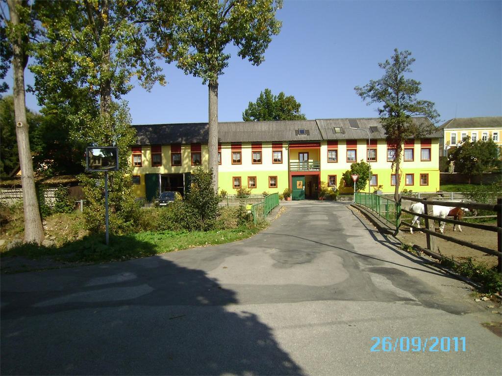 Pension & Reitstall Inghofer Heidenreichstein Exterior photo
